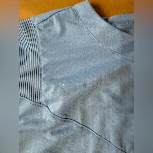 Men’s Used Nike Long Sleeve Size Medium Signs Of Wear - Picture 3 of 10